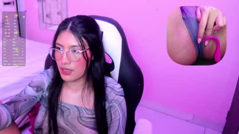 Snapshot of miavoss_ chatting on January 30, 5:19 am mia online show from January 30, 5:19 am