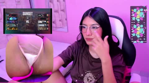 Snapshot of miavoss_ chatting on January 19, 4:44 am mia online show from January 19, 4:44 am