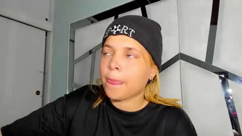 michell_hott1 online show from March 8, 3:10 am