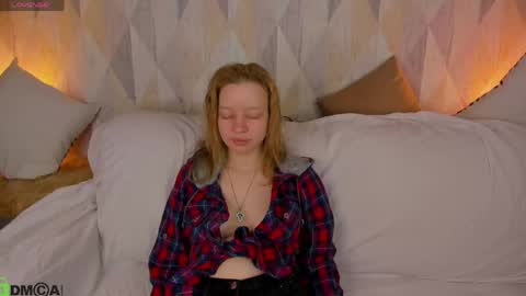 michelle_blond online show from April 15, 1:06 am