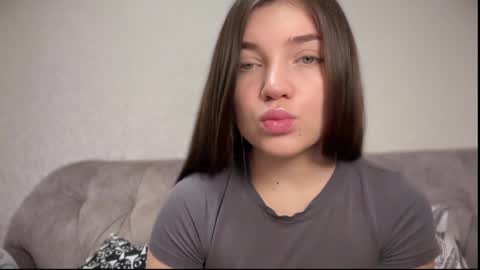 Snapshot of michelle_mir chatting on March 2, 8:35 pm Michelle online show from March 2, 8:35 pm