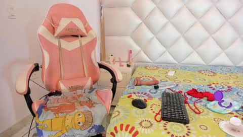 michelleblair1 online show from April 18, 7:07 pm