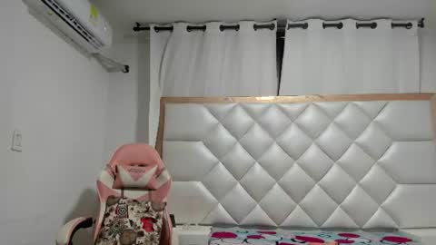 michelleblair1 online show from August 3, 1:06 pm