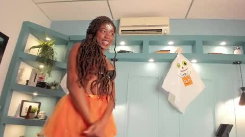 michellepose online show from October 1, 12:43 pm