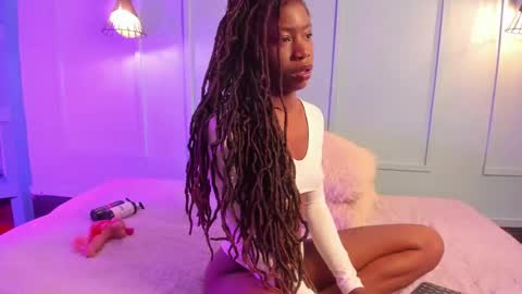 michellepose online show from September 26, 1:09 pm