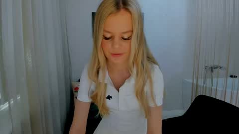 midnighteaura online show from June 6, 3:13 am
