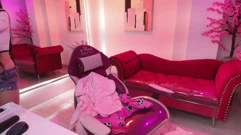 Miia  online show from April 25, 1:41 pm