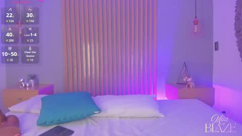 Mia online show from April 23, 1:46 pm