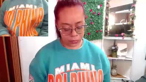 Snapshot of miia_spencer_ chatting on September 13, 1:52 pm miia online show from September 13, 1:52 pm