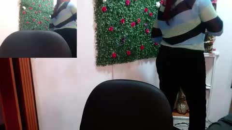 Snapshot of miia_spencer_ chatting on September 12, 12:01 pm miia online show from September 12, 12:01 pm