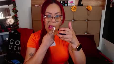 Snapshot of miia_spencer_ chatting on October 18, 7:26 pm miia online show from October 18, 7:26 pm