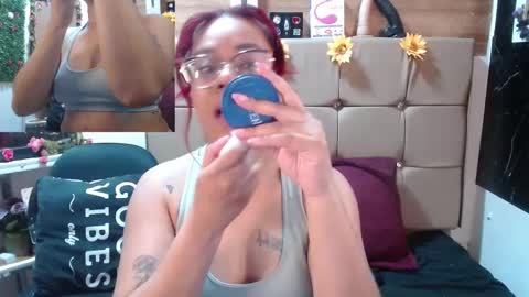 Snapshot of miia_spencer_ chatting on September 22, 4:05 pm miia online show from September 22, 4:05 pm