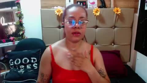 Snapshot of miia_spencer_ chatting on October 3, 7:19 pm miia online show from October 3, 7:19 pm