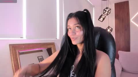 Mia  online show from November 5, 1:16 pm