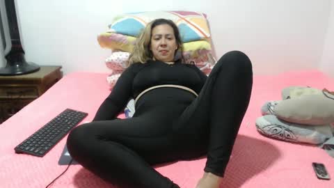 Snapshot of miilu74 chatting on October 2, 4:01 pm Miilu74 online show from October 2, 4:01 pm