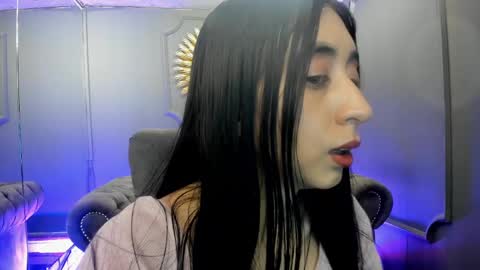 Snapshot of miilu__1 chatting on February 9, 3:22 am miilu online show from February 9, 3:22 am