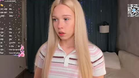 Angel girl online show from April 19, 9:28 pm