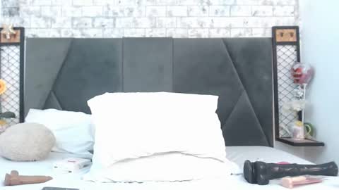 mila_adamss online show from November 21, 1:35 pm