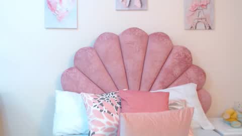 mila_adamss online show from April 23, 12:29 pm