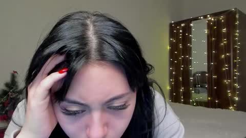 mila_dance_ online show from December 18, 5:01 am