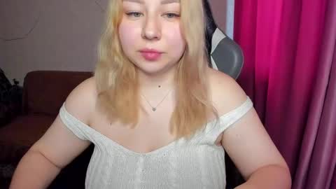 Mila shy sensual person  online show from November 6, 8:42 am