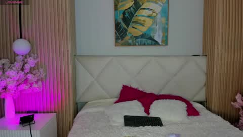 mila_hank online show from April 23, 12:29 pm