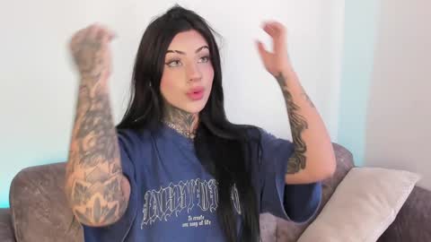Snapshot of mila_monty__ chatting on February 7, 9:15 pm     online show from February 7, 9:15 pm