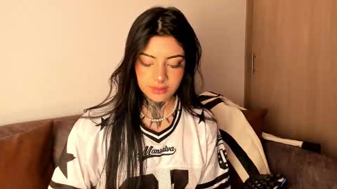 Snapshot of mila_monty__ chatting on October 23, 9:10 pm     online show from October 23, 9:10 pm