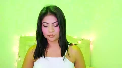 Snapshot of mila_rey25_ chatting on September 17, 5:49 am laura online show from September 17, 5:49 am