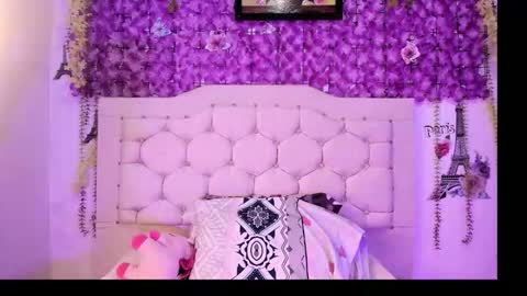 laura online show from March 4, 2:18 am