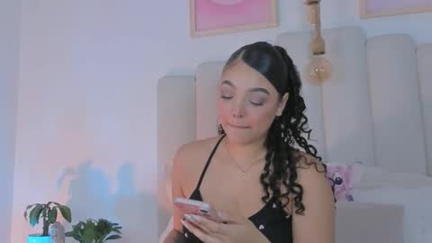 mila_stark333 online show from April 22, 4:09 am