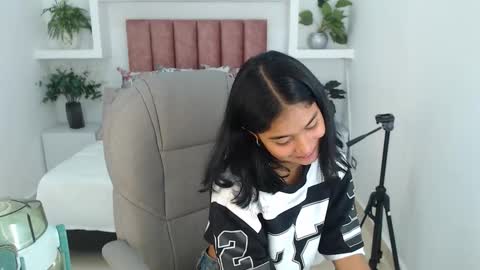 milaa_star online show from December 19, 3:32 am