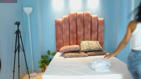 milaa_star online show from April 24, 3:09 am