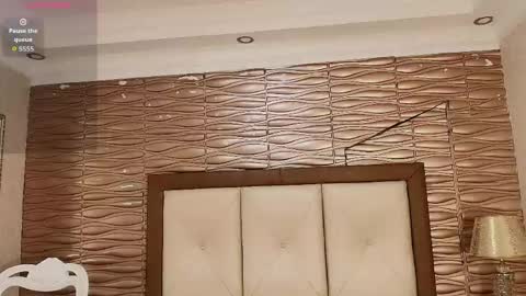 miladiosa online show from April 26, 1:42 pm