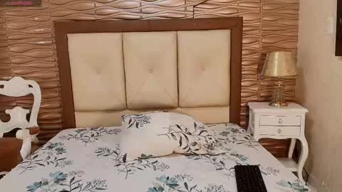 miladiosa online show from April 23, 12:12 pm