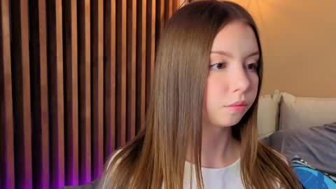 Mila online show from April 24, 3:15 pm