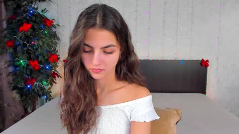 Snapshot of milana_crystal_ chatting on January 27, 8:18 am Milana online show from January 27, 8:18 am