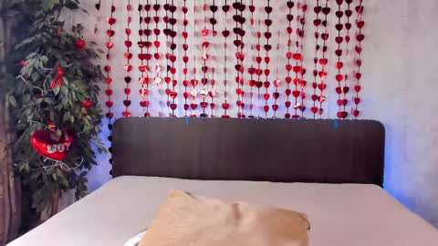 Snapshot of milana_crystal_ chatting on February 16, 8:21 am Milana online show from February 16, 8:21 am