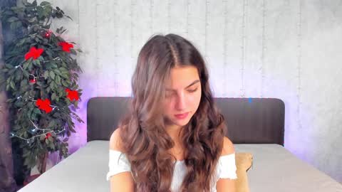 Snapshot of milana_crystal_ chatting on December 19, 8:34 am Milana online show from December 19, 8:34 am