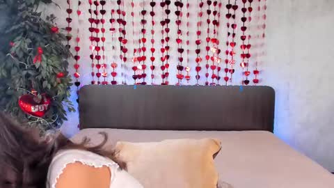 Snapshot of milana_crystal_ chatting on February 14, 8:21 am Milana online show from February 14, 8:21 am