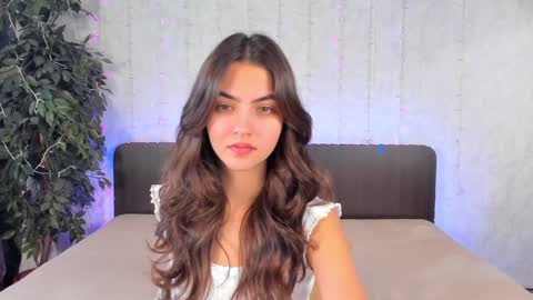 Snapshot of milana_crystal_ chatting on December 12, 8:25 am Milana online show from December 12, 8:25 am