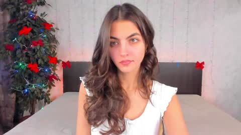 Snapshot of milana_crystal_ chatting on December 24, 8:11 am Milana online show from December 24, 8:11 am