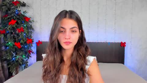 Snapshot of milana_crystal_ chatting on January 17, 8:24 am Milana online show from January 17, 8:24 am