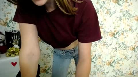 Snapshot of milana_cutie_ chatting on September 20, 7:28 am Milana online show from September 20, 7:28 am