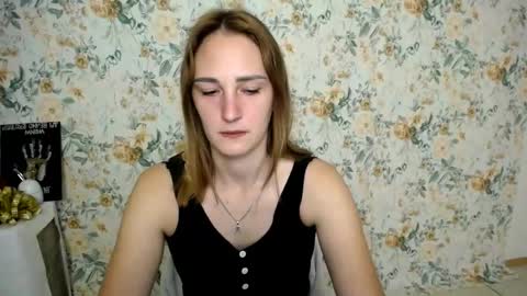 Snapshot of milana_cutie_ chatting on September 23, 6:00 am Milana online show from September 23, 6:00 am