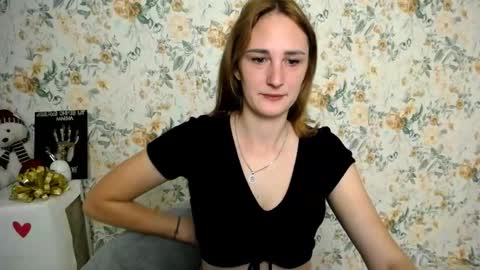 Snapshot of milana_cutie_ chatting on September 26, 6:33 am Milana online show from September 26, 6:33 am