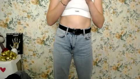 Snapshot of milana_cutie_ chatting on October 9, 7:01 am Milana online show from October 9, 7:01 am