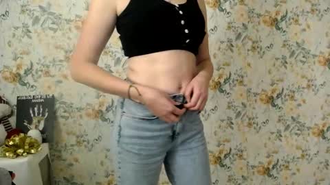 Snapshot of milana_cutie_ chatting on October 15, 7:00 am Milana online show from October 15, 7:00 am