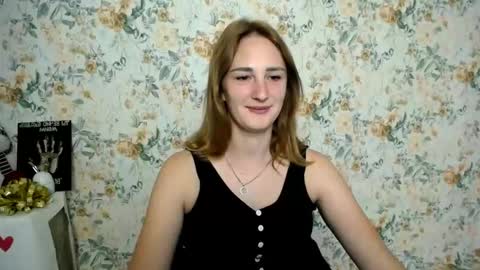 Snapshot of milana_cutie_ chatting on September 25, 6:23 am Milana online show from September 25, 6:23 am