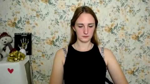 Snapshot of milana_cutie_ chatting on October 3, 7:02 am Milana online show from October 3, 7:02 am